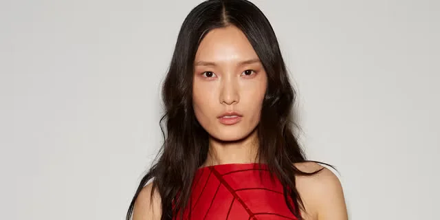 Летняя распродажа Sephora уже здесь! Покупайте 24 находки, на которые обращают внимание наши редакторы