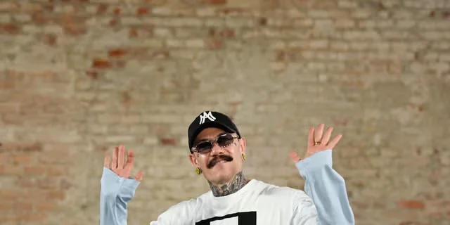 Адриан Аппиолаза покидает Moschino